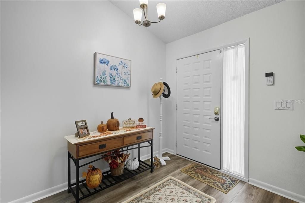 待售: $299,999 (2 贝兹, 2 浴室, 1625 平方英尺)