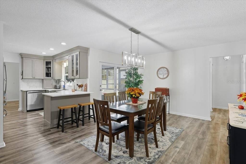 待售: $299,999 (2 贝兹, 2 浴室, 1625 平方英尺)