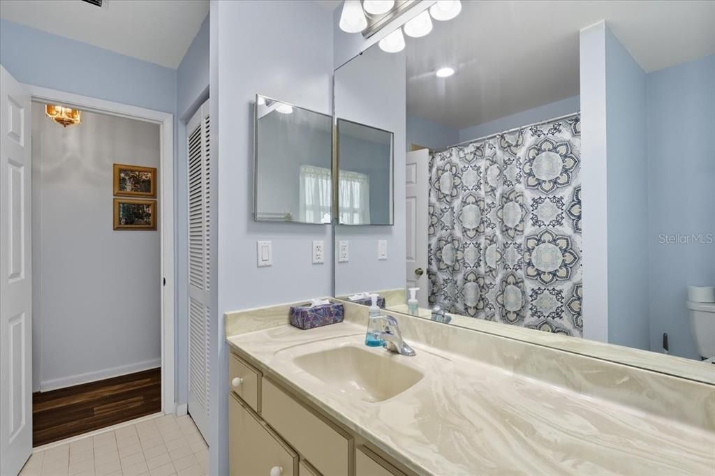 待售: $299,999 (2 贝兹, 2 浴室, 1625 平方英尺)