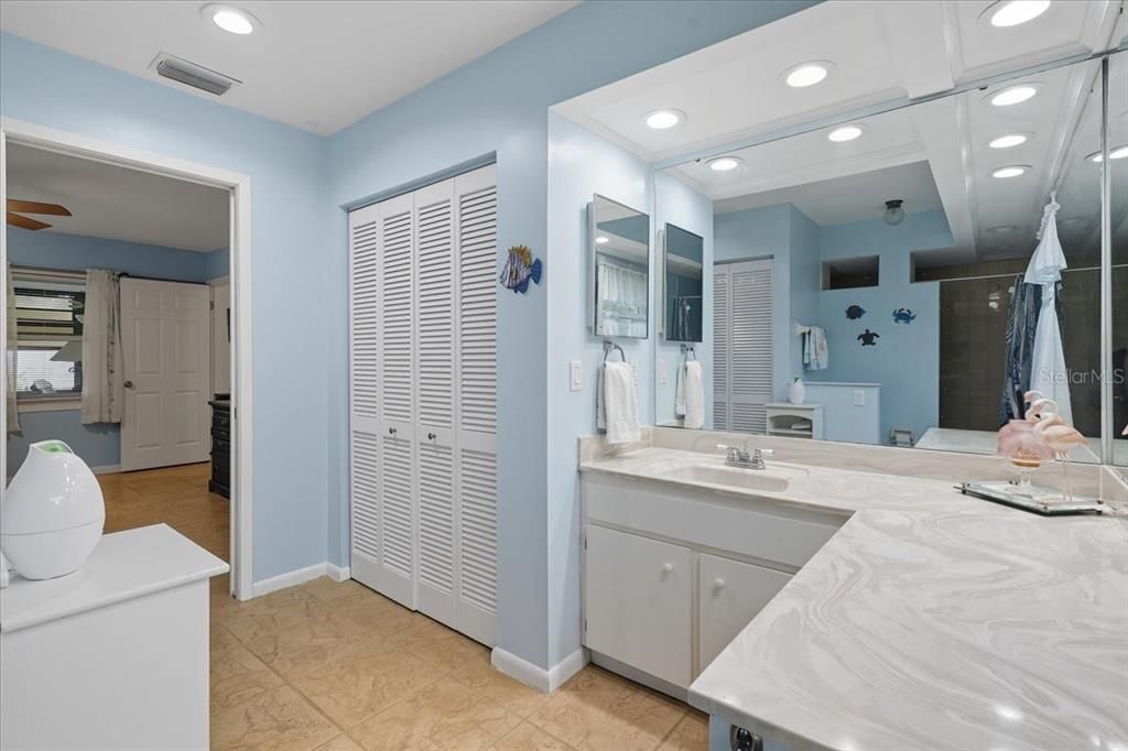 待售: $299,999 (2 贝兹, 2 浴室, 1625 平方英尺)