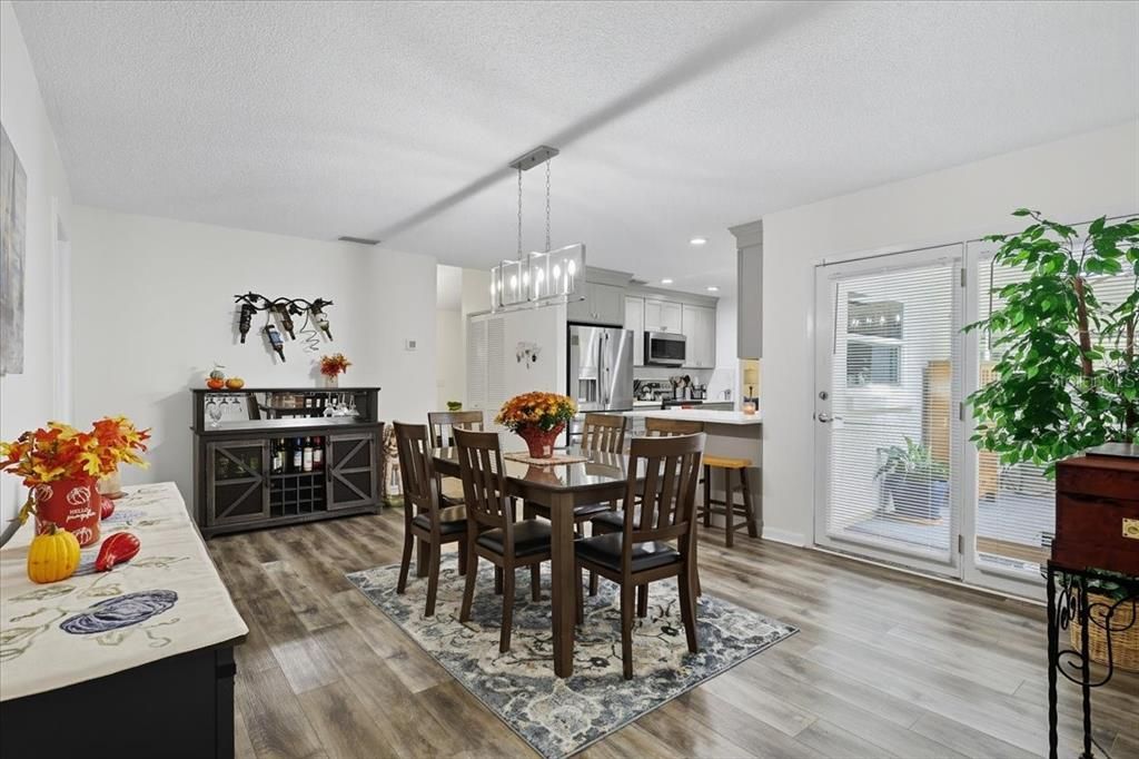 待售: $299,999 (2 贝兹, 2 浴室, 1625 平方英尺)