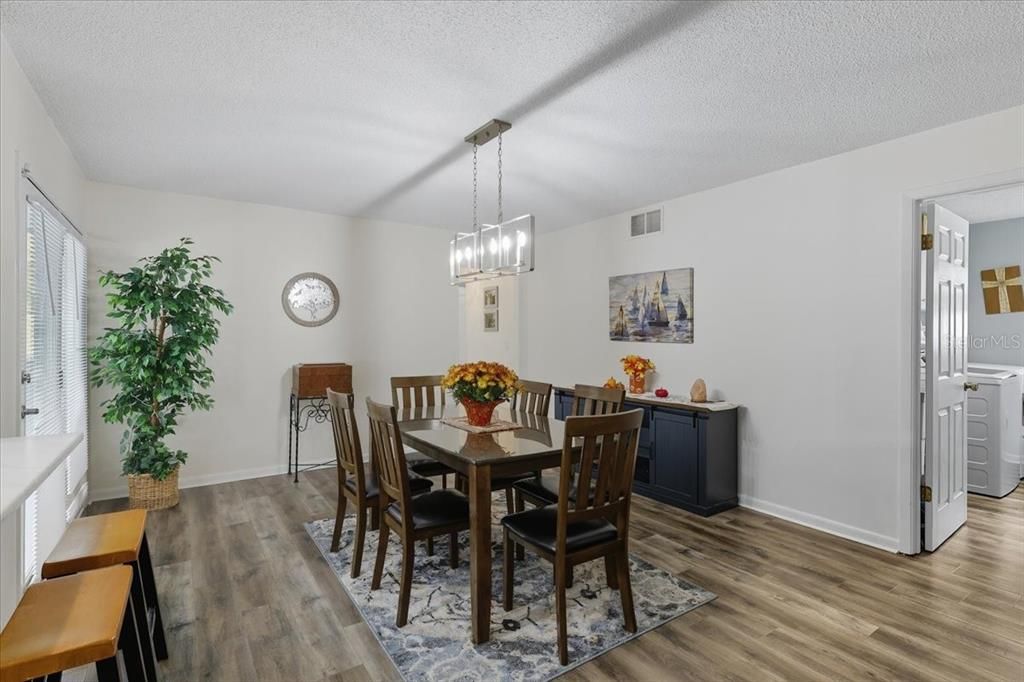 待售: $299,999 (2 贝兹, 2 浴室, 1625 平方英尺)