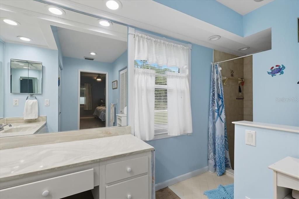 待售: $299,999 (2 贝兹, 2 浴室, 1625 平方英尺)