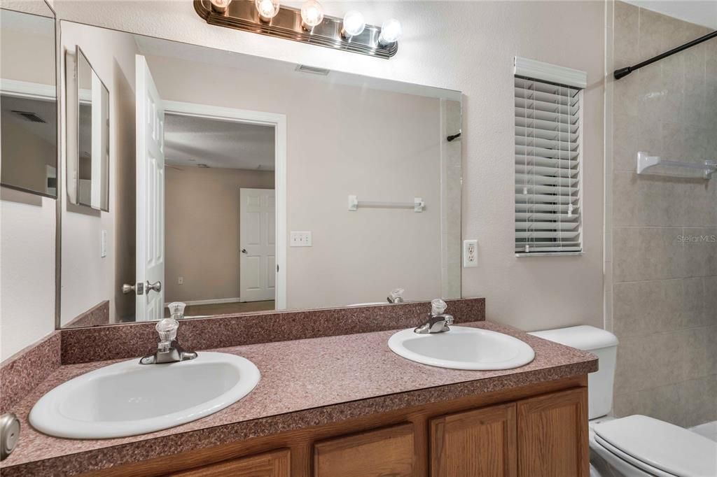 待售: $249,000 (3 贝兹, 2 浴室, 1451 平方英尺)