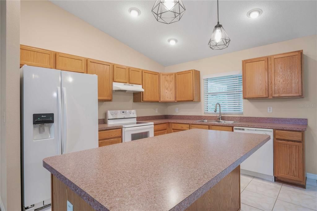 待售: $249,000 (3 贝兹, 2 浴室, 1451 平方英尺)