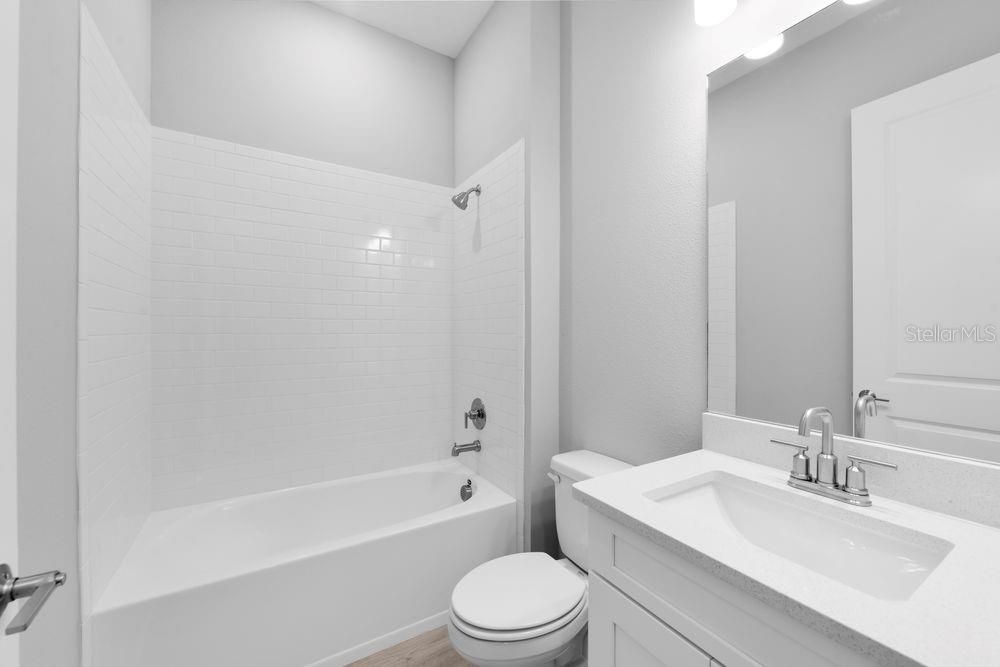 Activo con contrato: $773,644 (3 camas, 3 baños, 2275 Pies cuadrados)