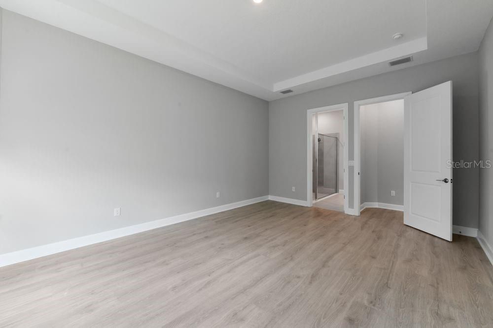 Activo con contrato: $773,644 (3 camas, 3 baños, 2275 Pies cuadrados)