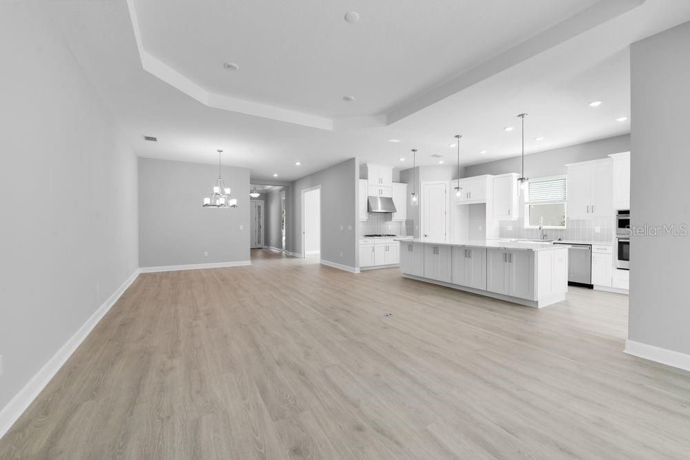 Activo con contrato: $773,644 (3 camas, 3 baños, 2275 Pies cuadrados)