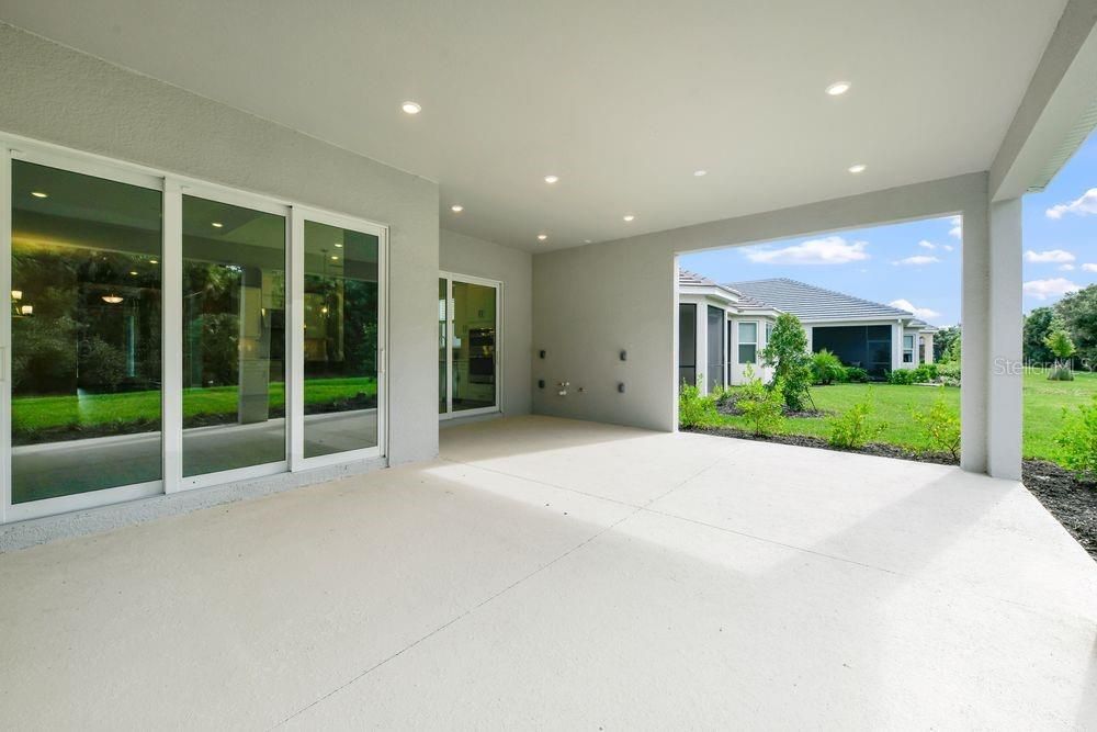 Activo con contrato: $773,644 (3 camas, 3 baños, 2275 Pies cuadrados)