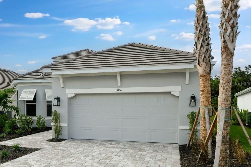 Activo con contrato: $773,644 (3 camas, 3 baños, 2275 Pies cuadrados)