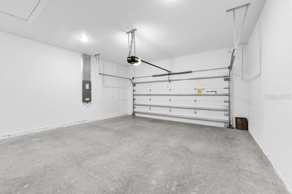 Activo con contrato: $773,644 (3 camas, 3 baños, 2275 Pies cuadrados)