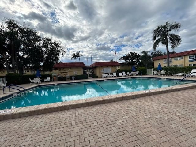 Activo con contrato: $1,450 (2 camas, 2 baños, 839 Pies cuadrados)