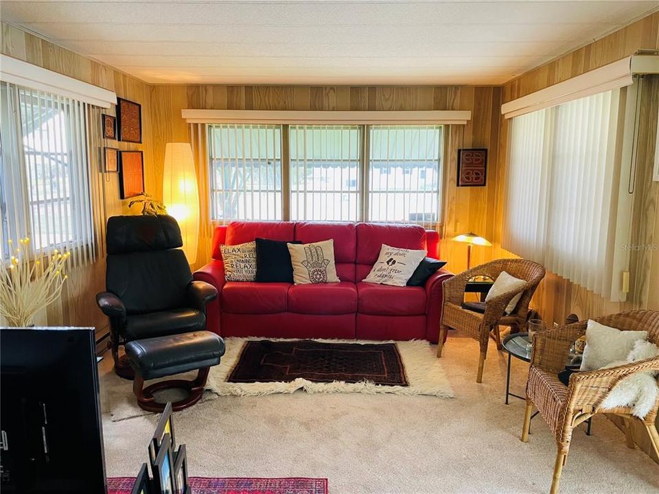 For Sale: $92,000 (1 beds, 1 baths, 552 Square Feet)