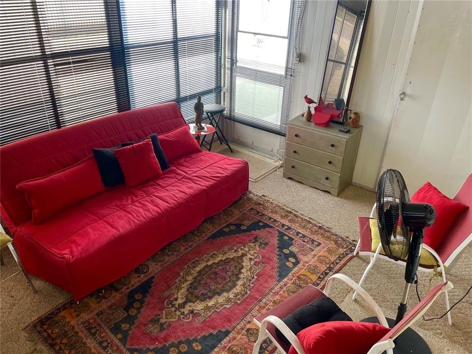 For Sale: $92,000 (1 beds, 1 baths, 552 Square Feet)