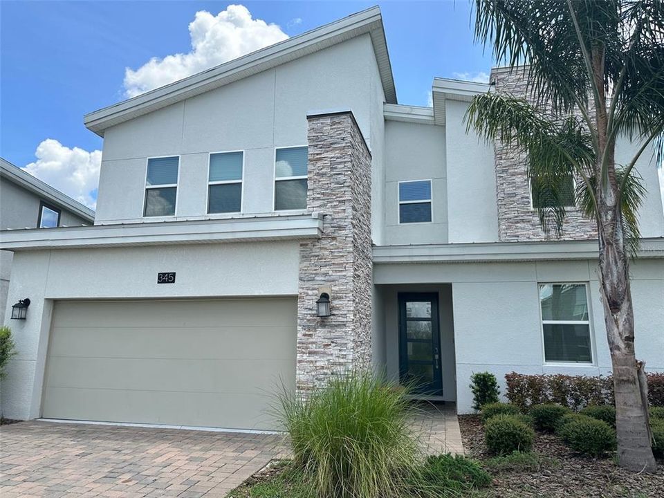 Recently Rented: $4,000 (6 beds, 6 baths, 3339 Square Feet)