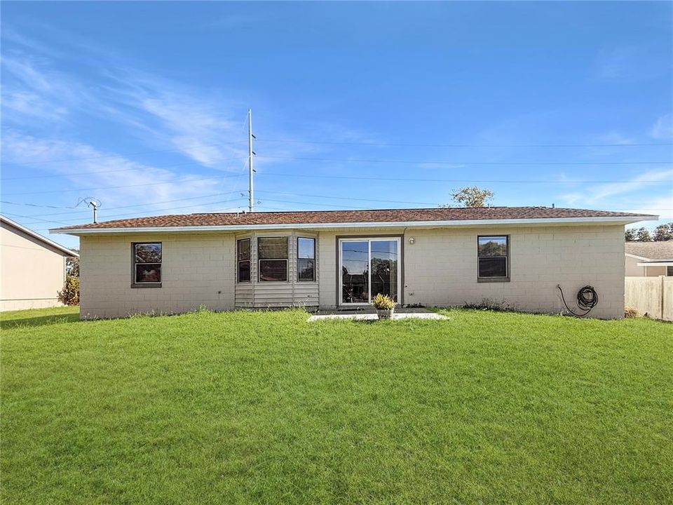 出租: $1,975 (3 贝兹, 2 浴室, 1132 平方英尺)