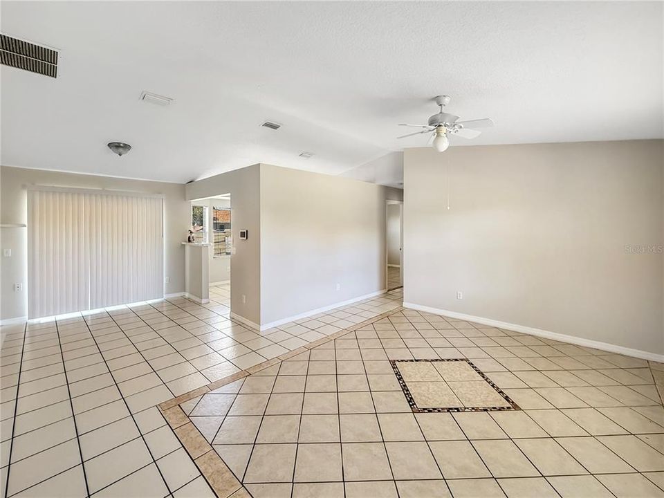 出租: $1,975 (3 贝兹, 2 浴室, 1132 平方英尺)