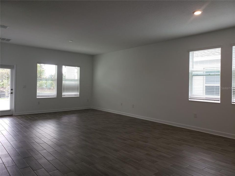 En Renta: $2,600 (4 camas, 3 baños, 2054 Pies cuadrados)