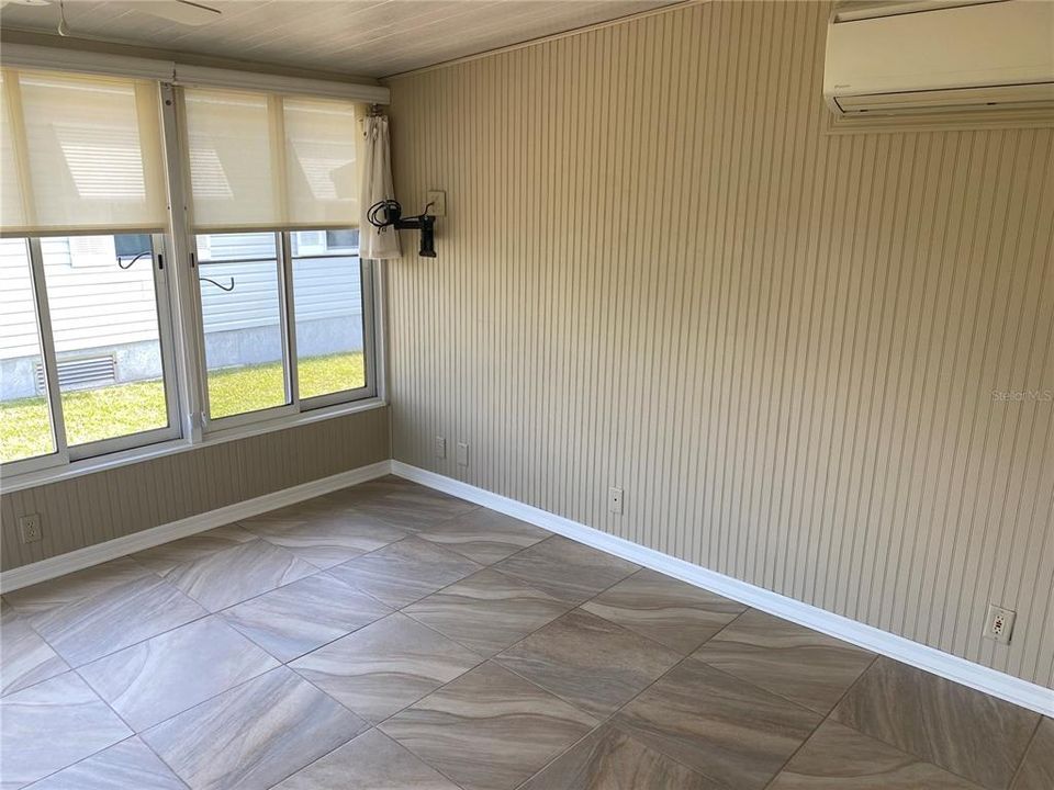 For Sale: $274,900 (3 beds, 2 baths, 1404 Square Feet)