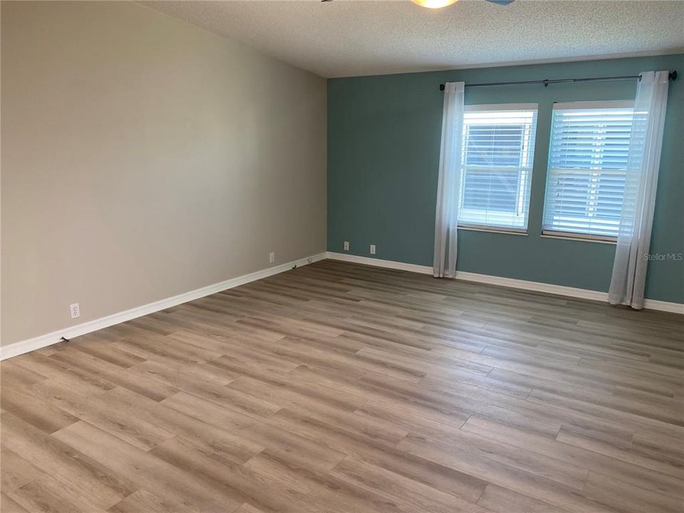 For Sale: $274,900 (3 beds, 2 baths, 1404 Square Feet)