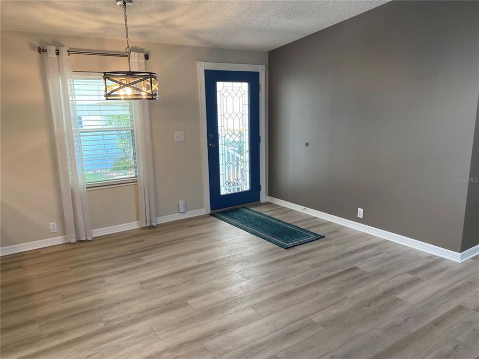 For Sale: $274,900 (3 beds, 2 baths, 1404 Square Feet)