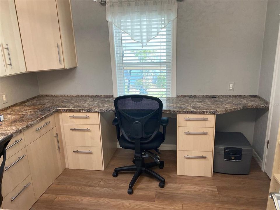 For Sale: $274,900 (3 beds, 2 baths, 1404 Square Feet)