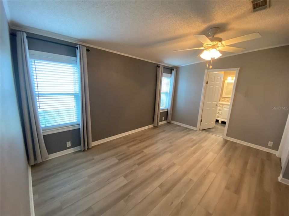 For Sale: $274,900 (3 beds, 2 baths, 1404 Square Feet)