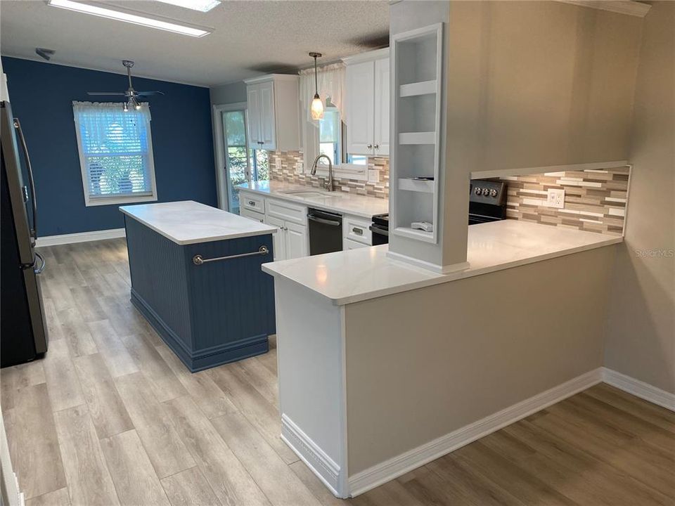 For Sale: $274,900 (3 beds, 2 baths, 1404 Square Feet)