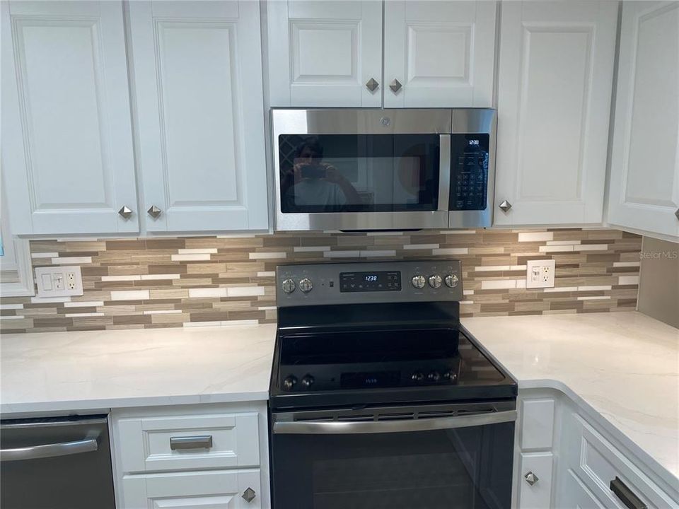 For Sale: $274,900 (3 beds, 2 baths, 1404 Square Feet)