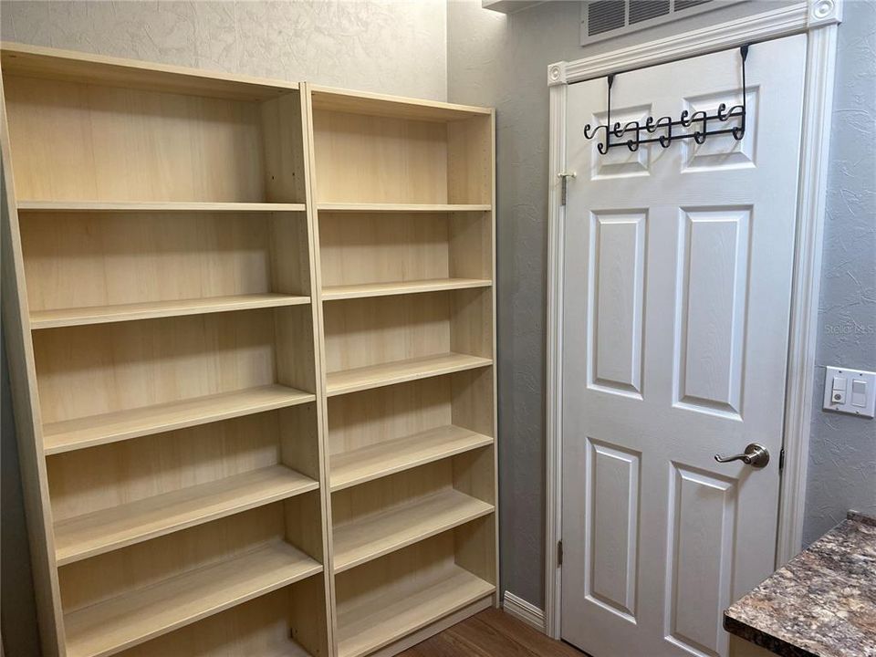 For Sale: $274,900 (3 beds, 2 baths, 1404 Square Feet)