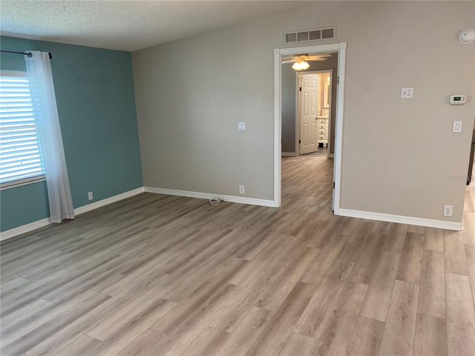 For Sale: $274,900 (3 beds, 2 baths, 1404 Square Feet)