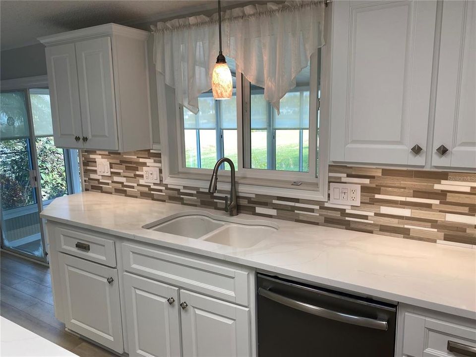 For Sale: $274,900 (3 beds, 2 baths, 1404 Square Feet)