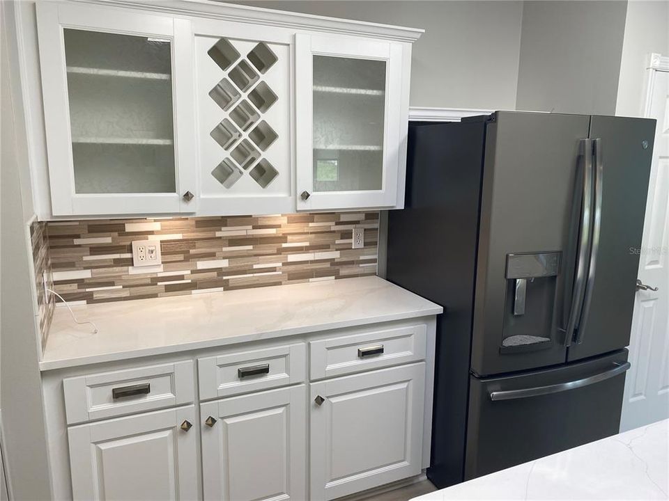 For Sale: $274,900 (3 beds, 2 baths, 1404 Square Feet)