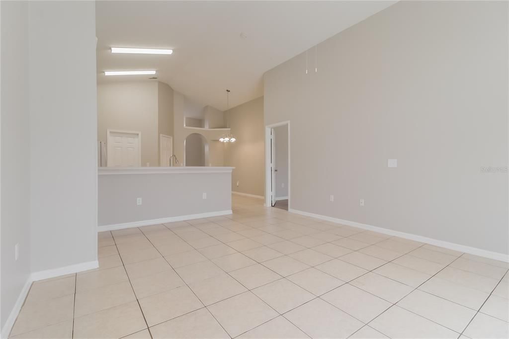 Под контрактом: $365,000 (4 спален, 3 ванн, 1622 Квадратных фут)