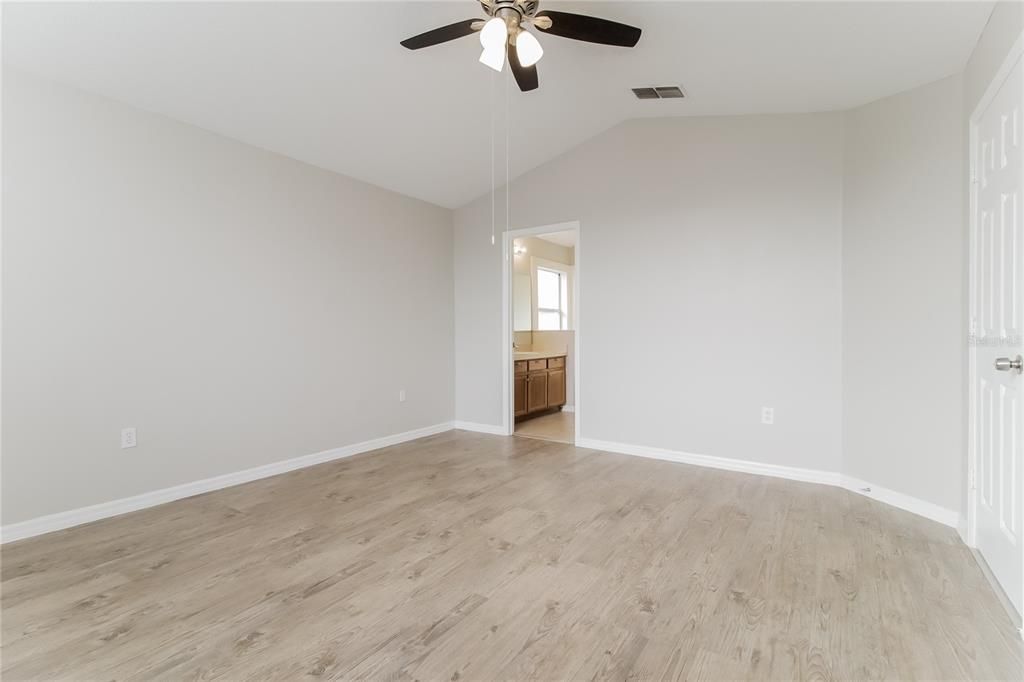 Под контрактом: $365,000 (4 спален, 3 ванн, 1622 Квадратных фут)