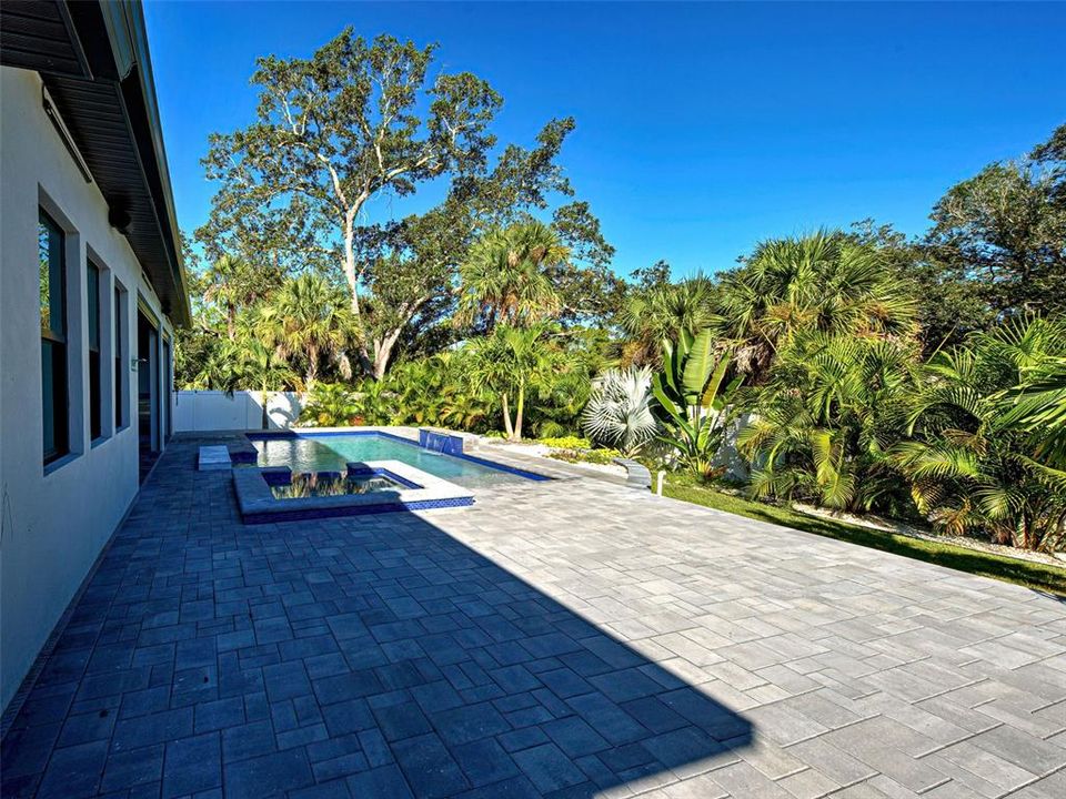 For Sale: $689,000 (3 beds, 2 baths, 2010 Square Feet)