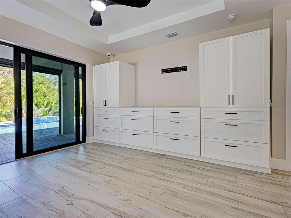 For Sale: $689,000 (3 beds, 2 baths, 2010 Square Feet)