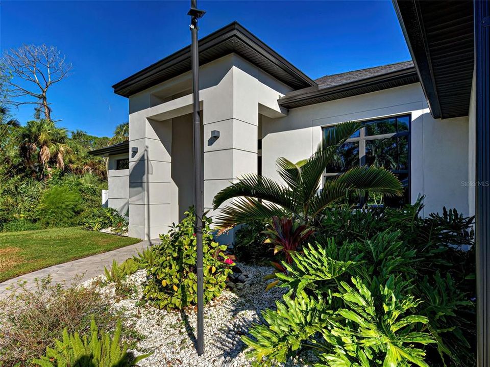 For Sale: $689,000 (3 beds, 2 baths, 2010 Square Feet)