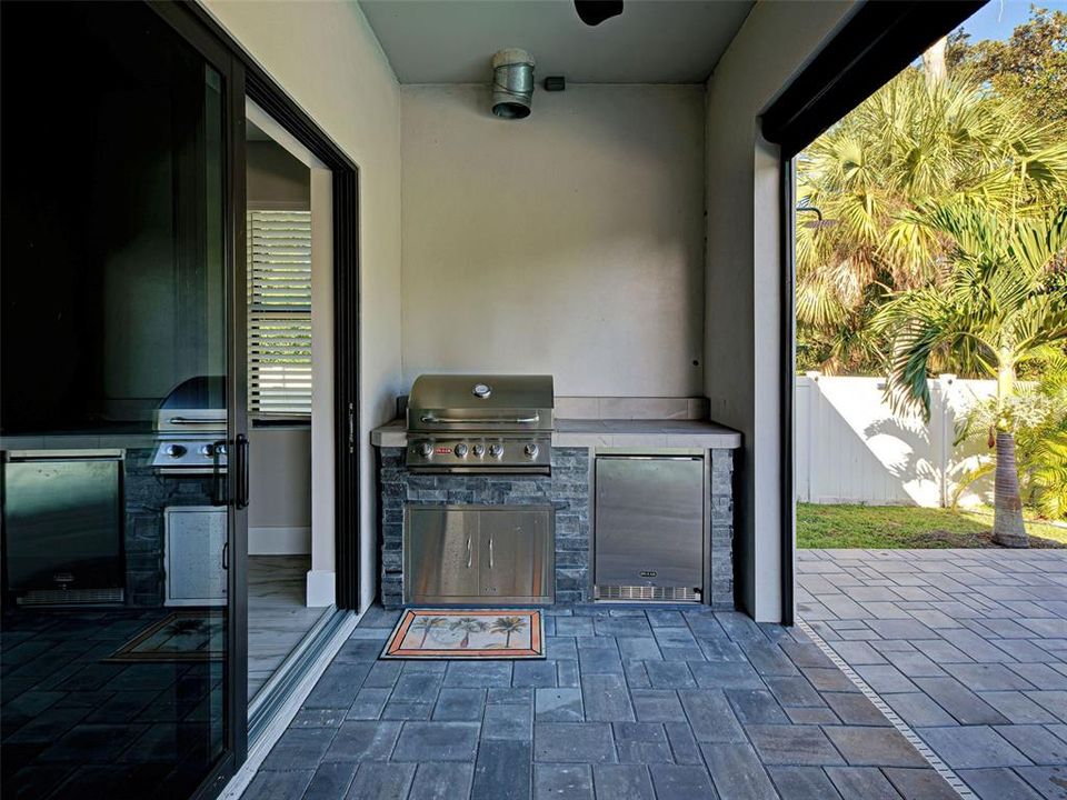 For Sale: $689,000 (3 beds, 2 baths, 2010 Square Feet)