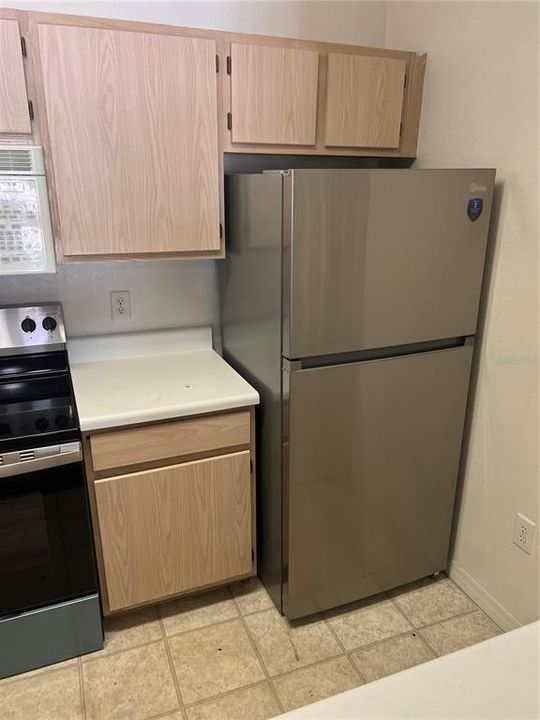 出租: $1,600 (1 贝兹, 1 浴室, 734 平方英尺)