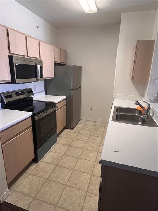 出租: $1,600 (1 贝兹, 1 浴室, 734 平方英尺)