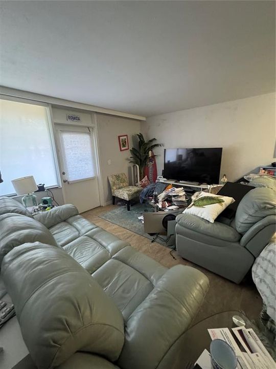 For Sale: $75,000 (0 beds, 1 baths, 565 Square Feet)