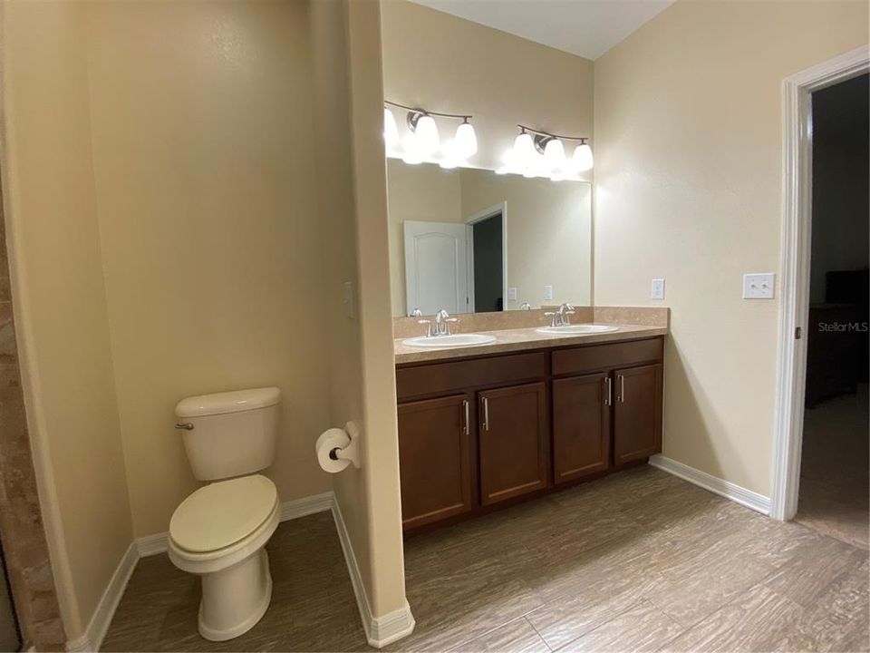 For Sale: $244,900 (2 beds, 2 baths, 1406 Square Feet)