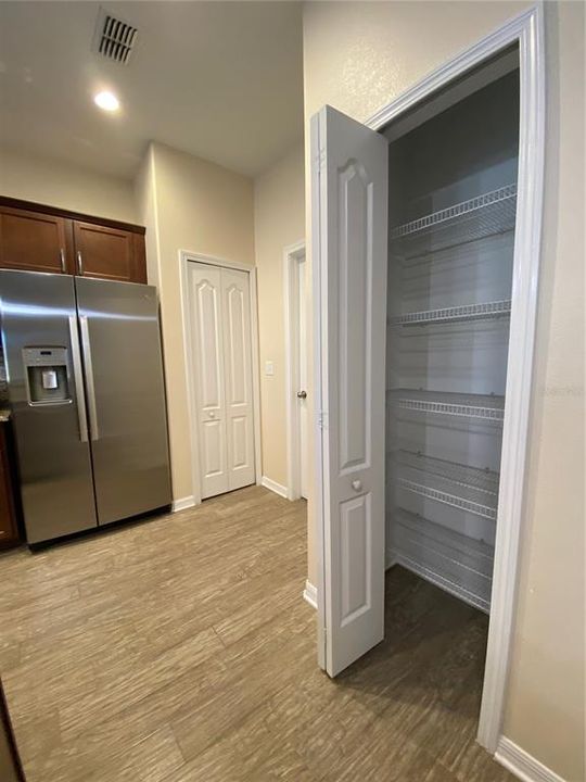 For Sale: $244,900 (2 beds, 2 baths, 1406 Square Feet)