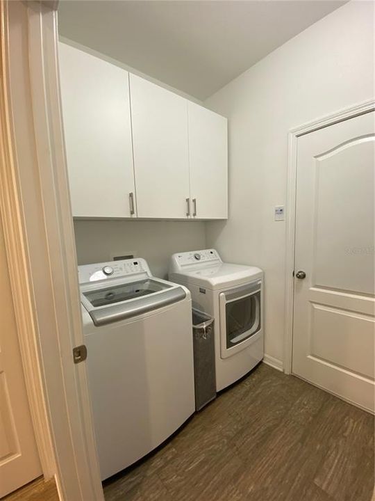 For Sale: $244,900 (2 beds, 2 baths, 1406 Square Feet)