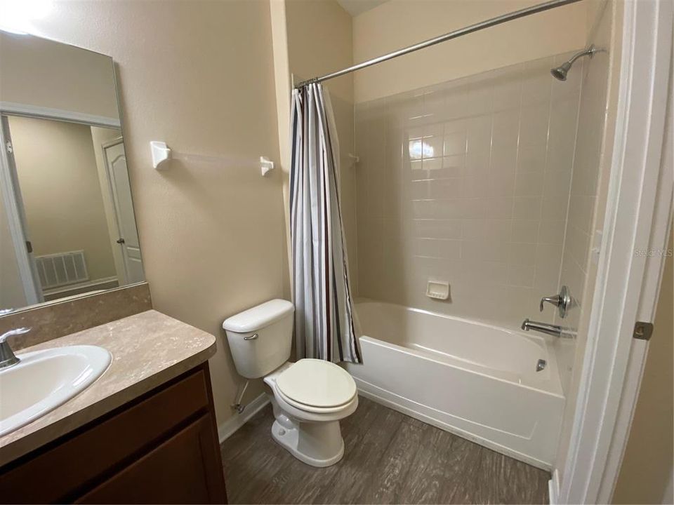 For Sale: $244,900 (2 beds, 2 baths, 1406 Square Feet)