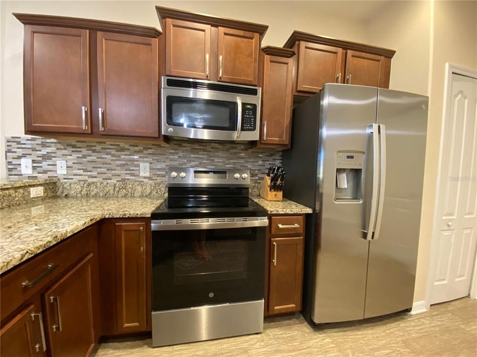 For Sale: $244,900 (2 beds, 2 baths, 1406 Square Feet)