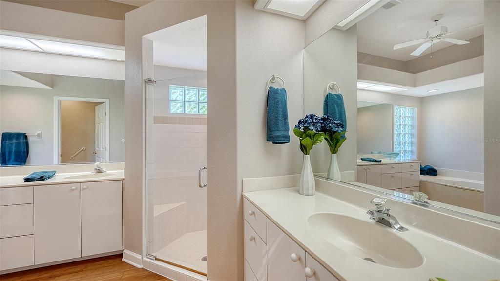 На продажу: $789,900 (2 спален, 2 ванн, 2370 Квадратных фут)