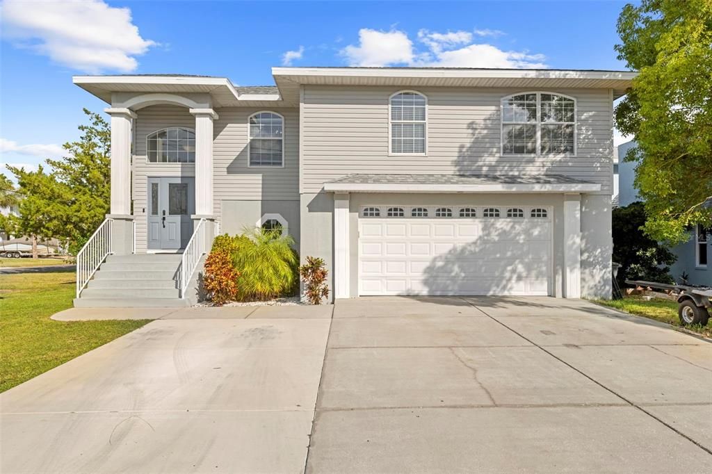 合同活跃: $670,000 (3 贝兹, 2 浴室, 1814 平方英尺)