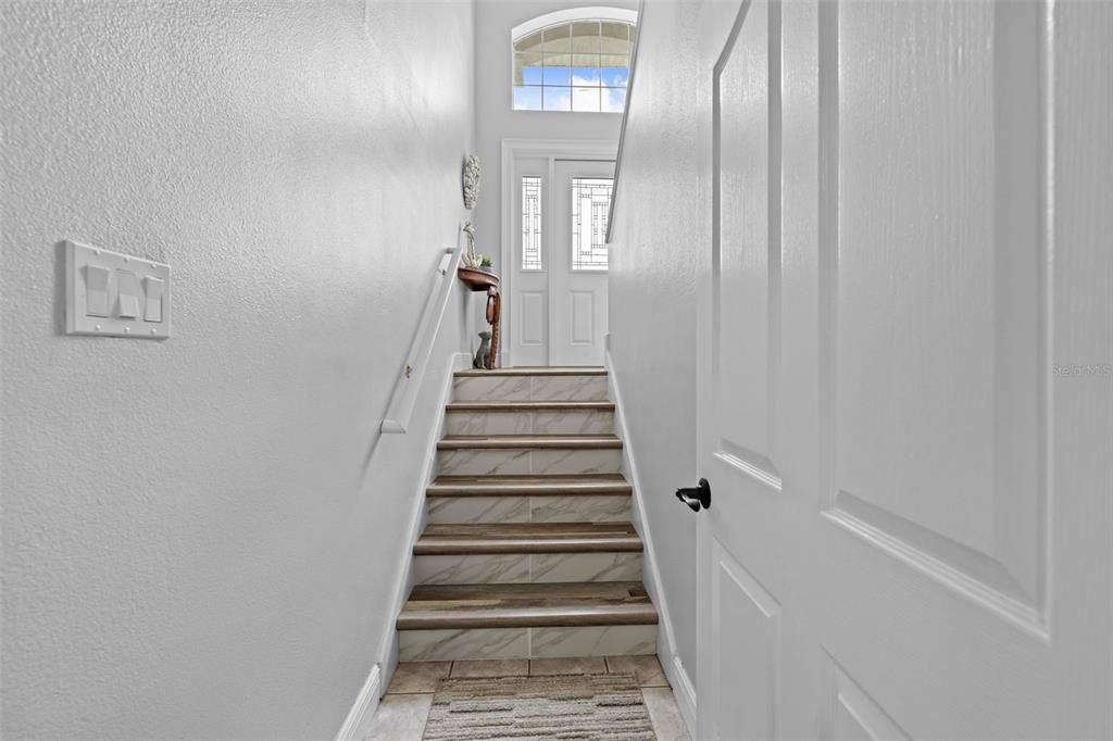 合同活跃: $670,000 (3 贝兹, 2 浴室, 1814 平方英尺)